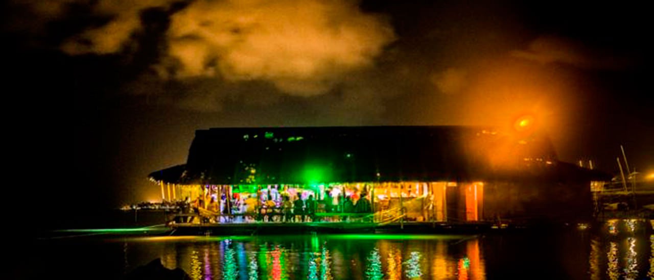 Loi Lay Floating Bar